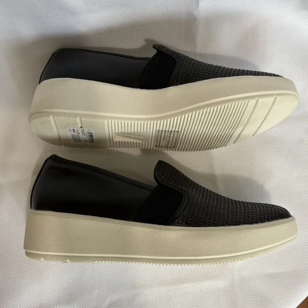 Clarks Women's Slip‎ On Sneaker Layton Petal Size 8.5 Medium Black Combi
